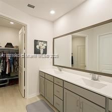 Недавно продано: $399,900 (2 спален, 2 ванн, 1319 Квадратных фут)