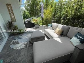 Недавно продано: $399,900 (2 спален, 2 ванн, 1319 Квадратных фут)