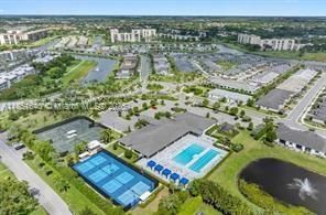 Недавно продано: $399,900 (2 спален, 2 ванн, 1319 Квадратных фут)