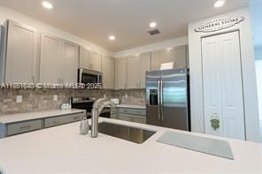 Недавно продано: $399,900 (2 спален, 2 ванн, 1319 Квадратных фут)