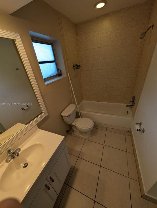 Под контрактом: $163,000 (1 спален, 1 ванн, 635 Квадратных фут)