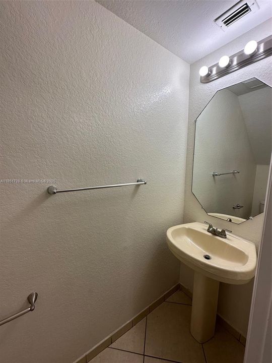 Recientemente alquilado: $2,100 (3 camas, 2 baños, 1318 Pies cuadrados)