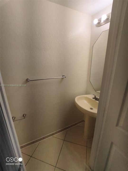 Recientemente alquilado: $2,100 (3 camas, 2 baños, 1318 Pies cuadrados)