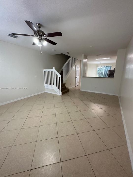 Recientemente alquilado: $2,100 (3 camas, 2 baños, 1318 Pies cuadrados)