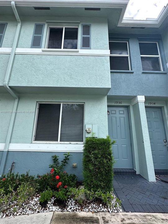 Recientemente alquilado: $2,100 (3 camas, 2 baños, 1318 Pies cuadrados)