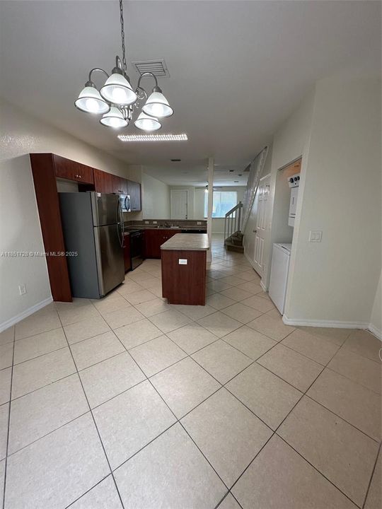 Recientemente alquilado: $2,100 (3 camas, 2 baños, 1318 Pies cuadrados)