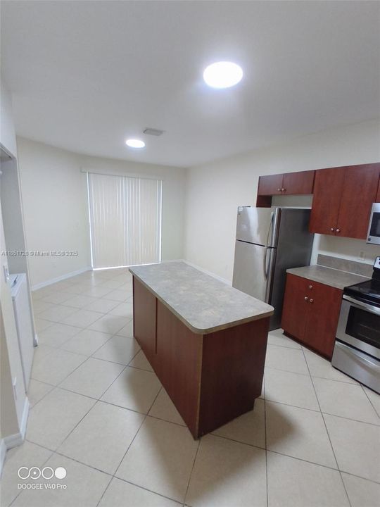 Recientemente alquilado: $2,100 (3 camas, 2 baños, 1318 Pies cuadrados)