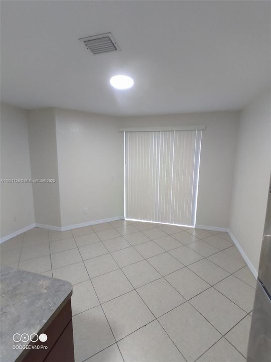 Recientemente alquilado: $2,100 (3 camas, 2 baños, 1318 Pies cuadrados)