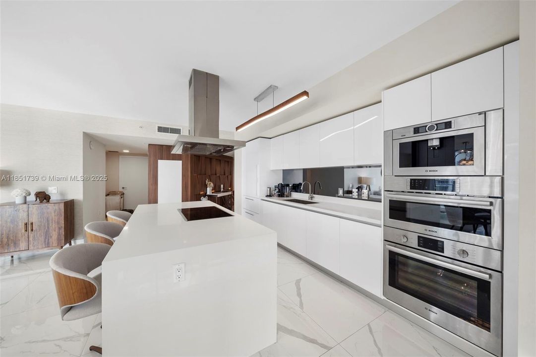 For Sale: $1,600,000 (3 beds, 3 baths, 1892 Square Feet)