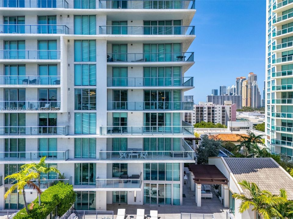 For Sale: $1,600,000 (3 beds, 3 baths, 1892 Square Feet)