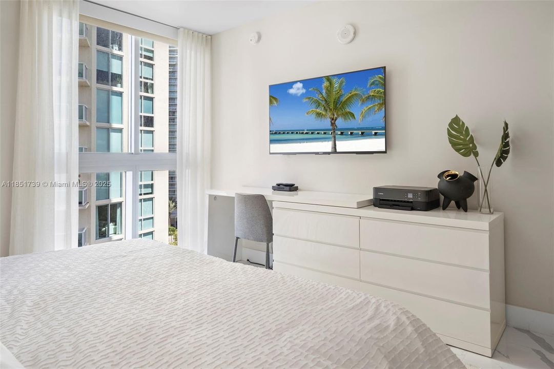 For Sale: $1,600,000 (3 beds, 3 baths, 1892 Square Feet)