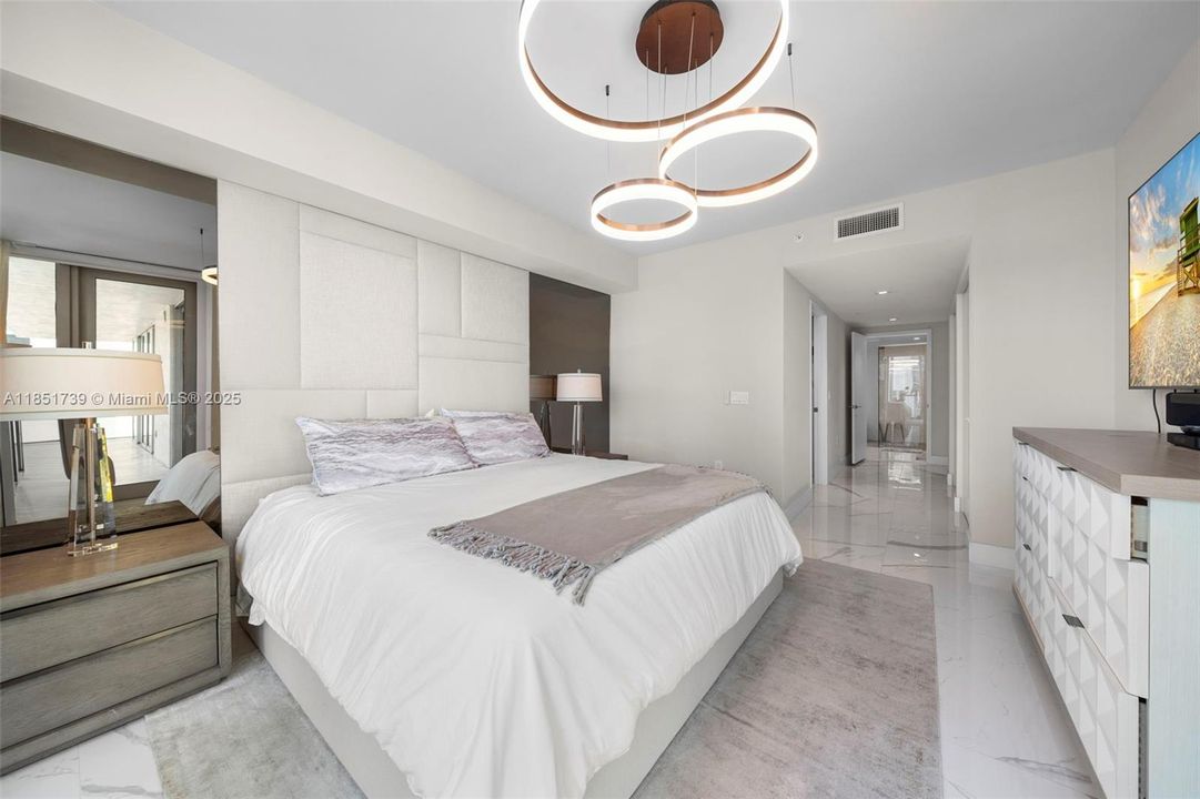 For Sale: $1,600,000 (3 beds, 3 baths, 1892 Square Feet)