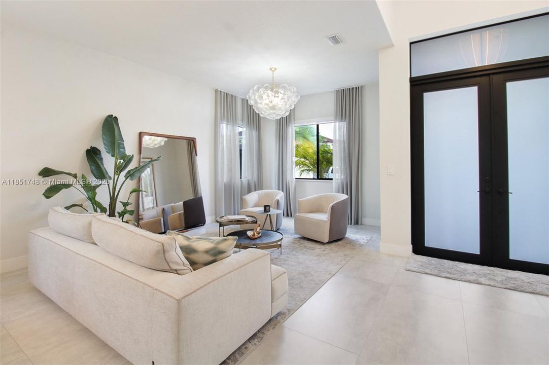 合同活跃: $1,239,000 (5 贝兹, 4 浴室, 2617 平方英尺)