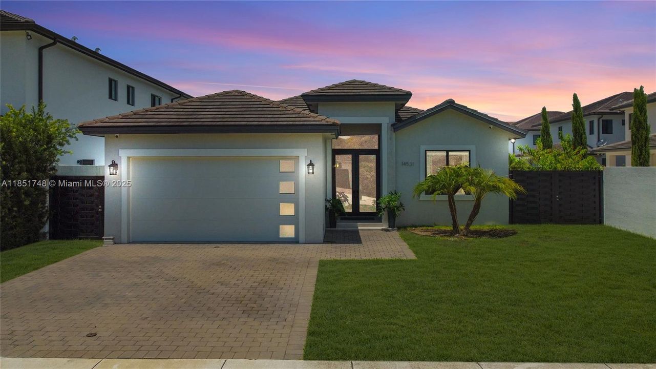 合同活跃: $1,239,000 (5 贝兹, 4 浴室, 2617 平方英尺)