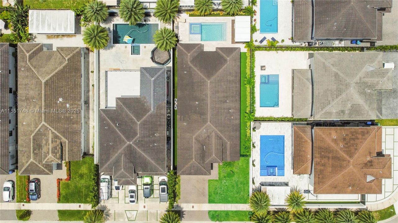 合同活跃: $1,239,000 (5 贝兹, 4 浴室, 2617 平方英尺)