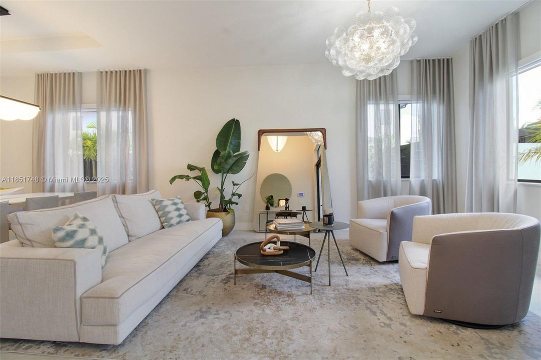 合同活跃: $1,239,000 (5 贝兹, 4 浴室, 2617 平方英尺)