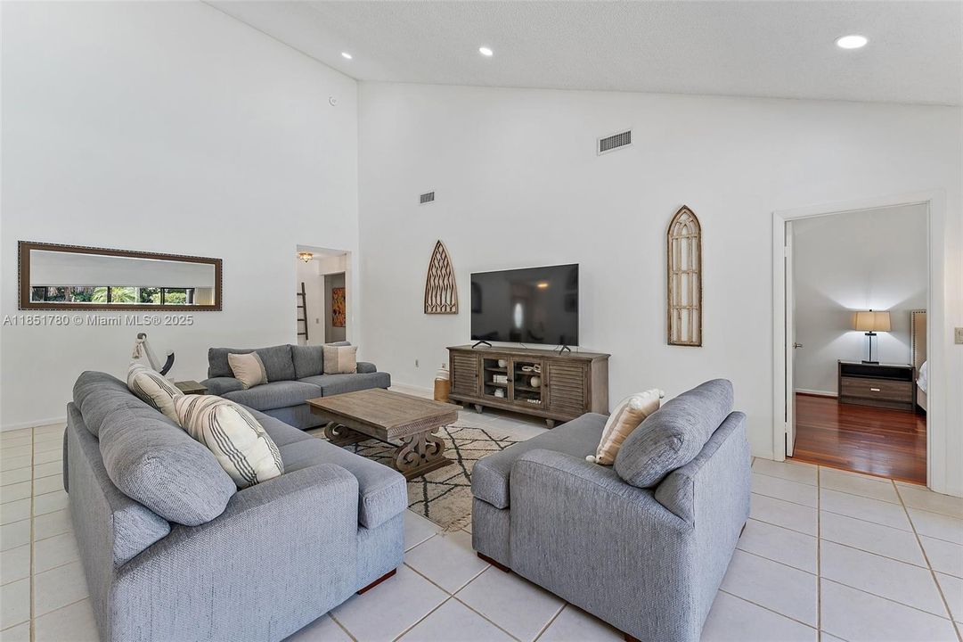 Active With Contract: $10,000 (3 beds, 2 baths, 1889 Square Feet)