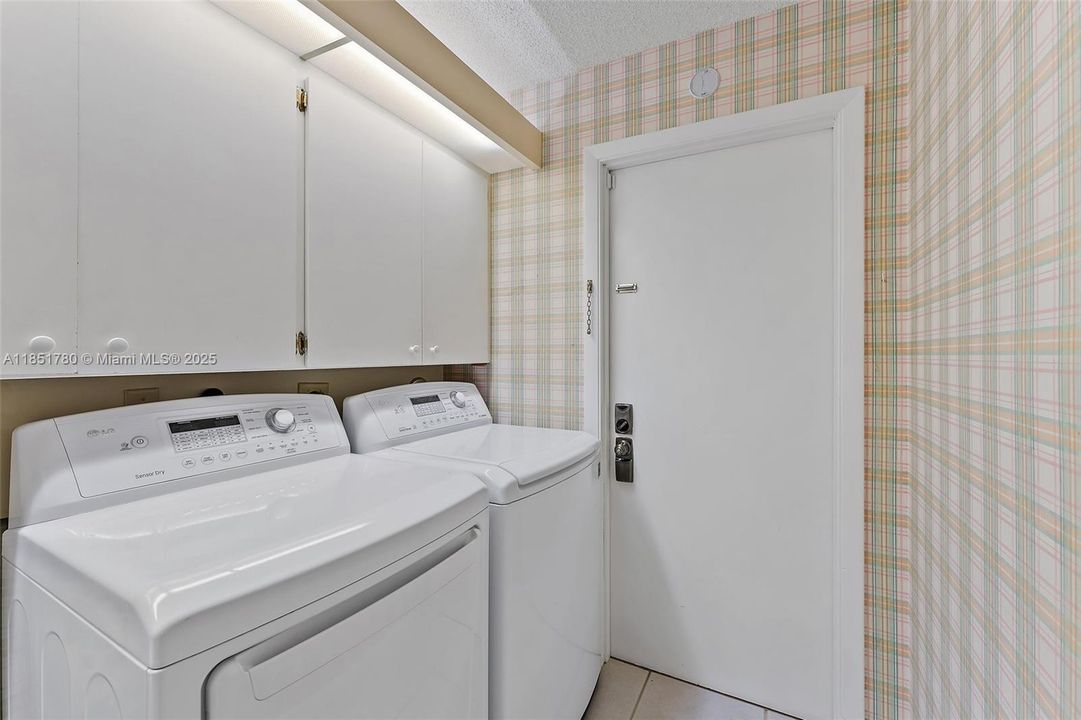 Active With Contract: $10,000 (3 beds, 2 baths, 1889 Square Feet)