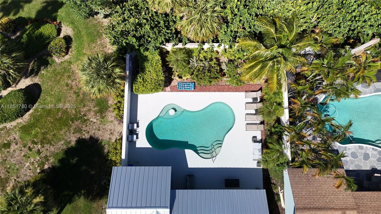 Active With Contract: $10,000 (3 beds, 2 baths, 1889 Square Feet)