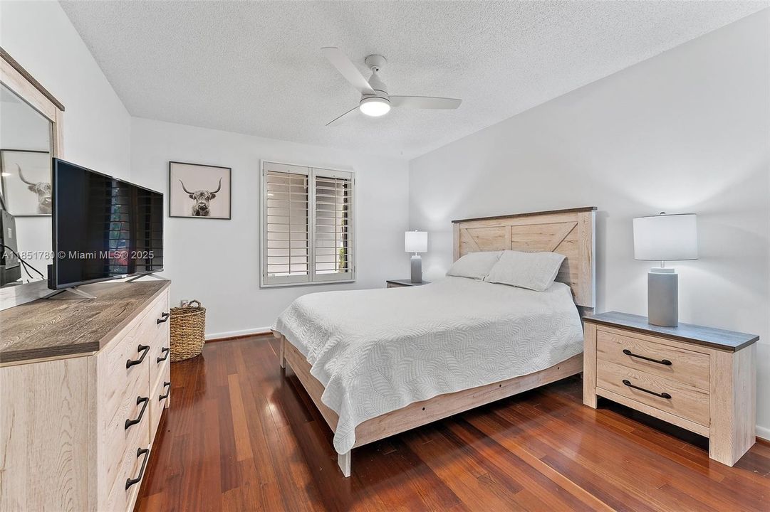 Active With Contract: $10,000 (3 beds, 2 baths, 1889 Square Feet)