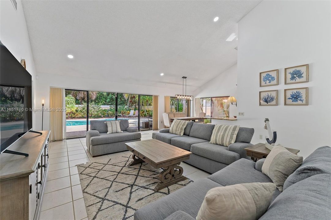 Active With Contract: $10,000 (3 beds, 2 baths, 1889 Square Feet)