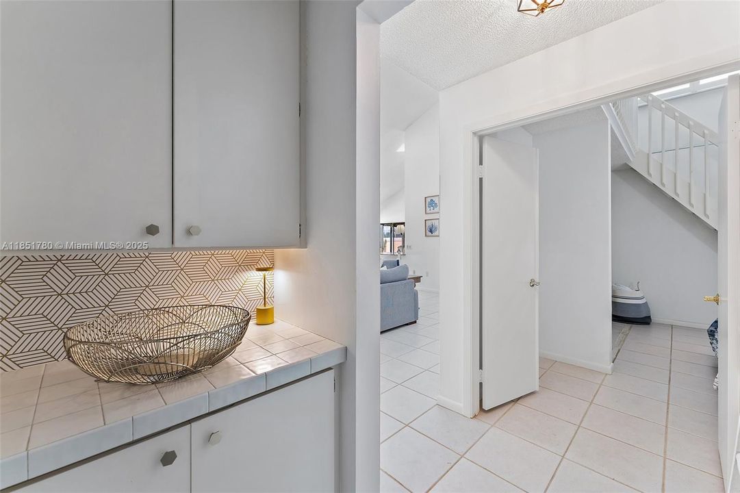 Active With Contract: $10,000 (3 beds, 2 baths, 1889 Square Feet)