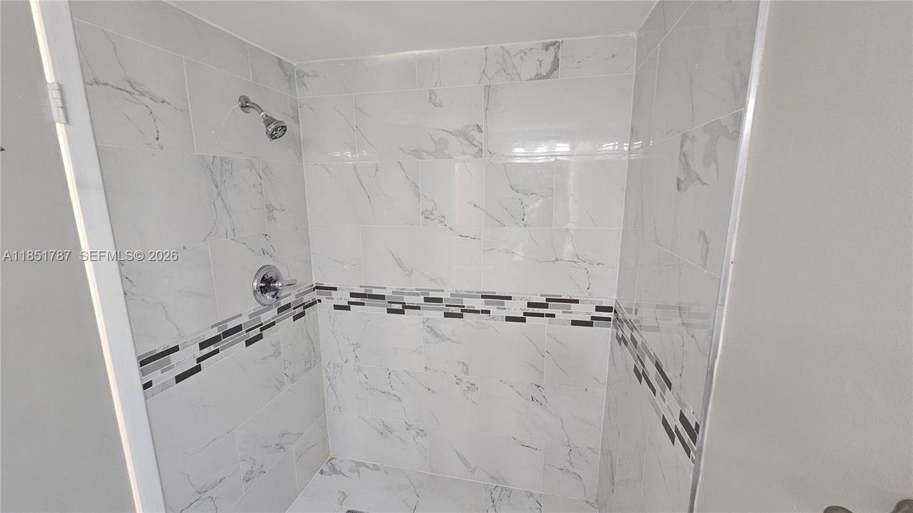 На продажу: $235,000 (2 спален, 2 ванн, 850 Квадратных фут)
