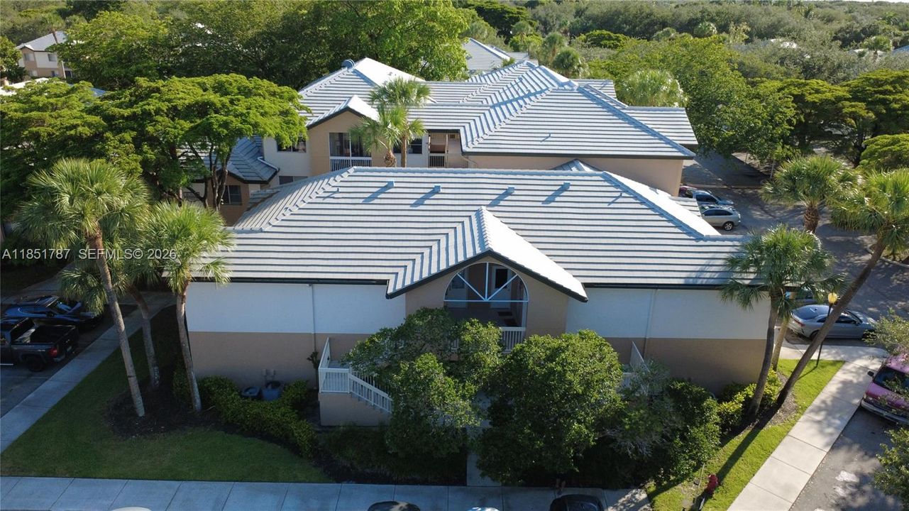 На продажу: $235,000 (2 спален, 2 ванн, 850 Квадратных фут)