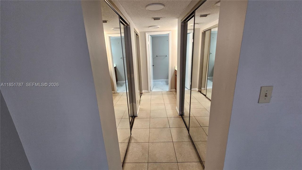 На продажу: $235,000 (2 спален, 2 ванн, 850 Квадратных фут)