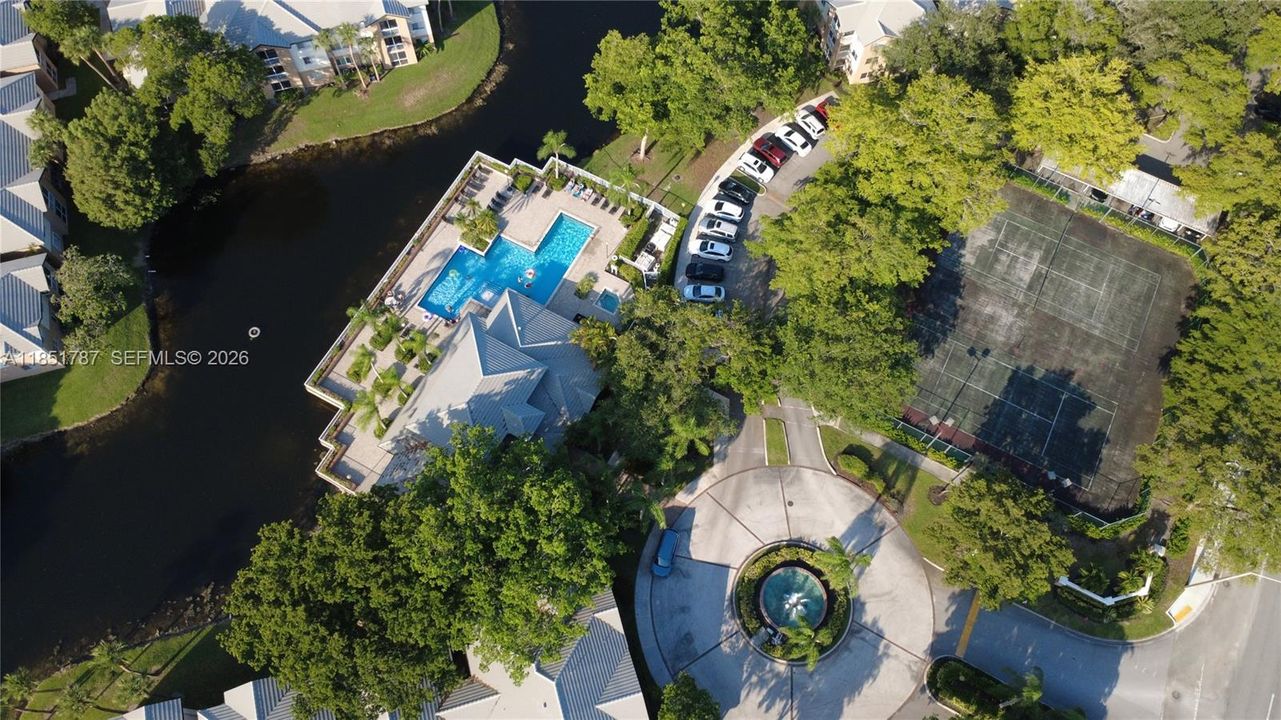 На продажу: $235,000 (2 спален, 2 ванн, 850 Квадратных фут)