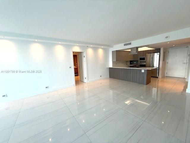 Recently Rented: $3,000 (2 beds, 2 baths, 1235 Square Feet)