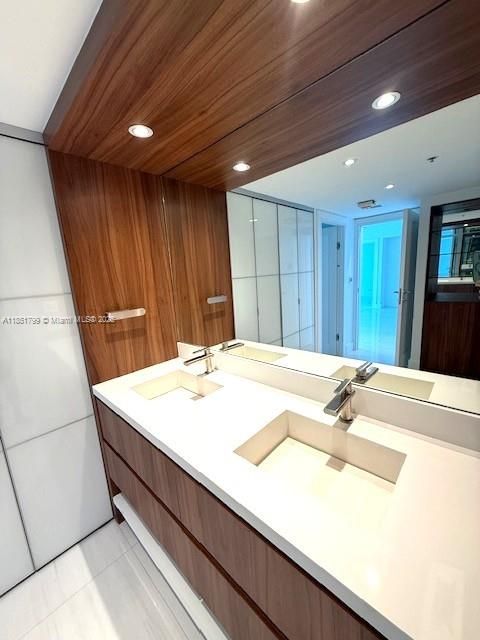 Recently Rented: $3,000 (2 beds, 2 baths, 1235 Square Feet)