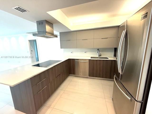 Recently Rented: $3,000 (2 beds, 2 baths, 1235 Square Feet)