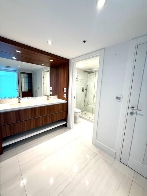 Recently Rented: $3,000 (2 beds, 2 baths, 1235 Square Feet)