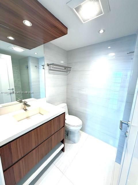 Recently Rented: $3,000 (2 beds, 2 baths, 1235 Square Feet)