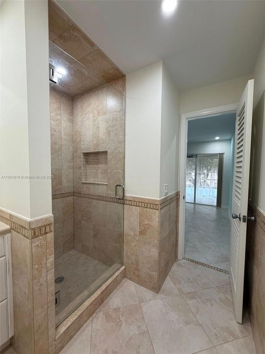 待售: $199,800 (2 贝兹, 2 浴室, 992 平方英尺)