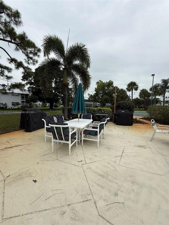 待售: $199,800 (2 贝兹, 2 浴室, 992 平方英尺)