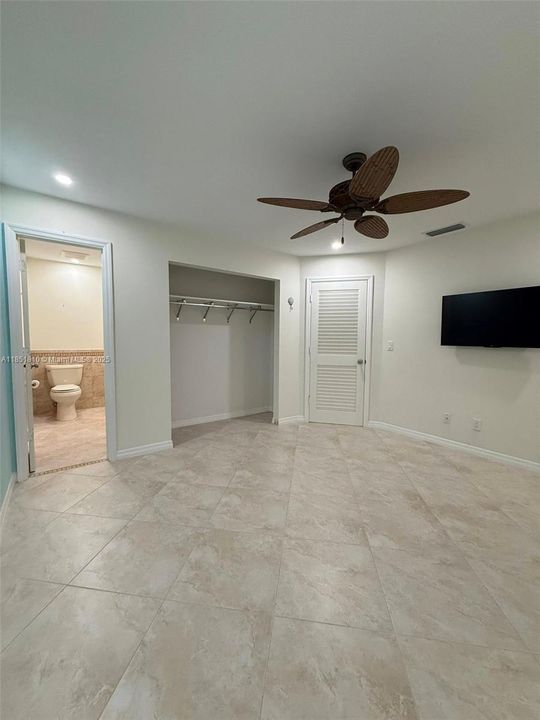 待售: $199,800 (2 贝兹, 2 浴室, 992 平方英尺)