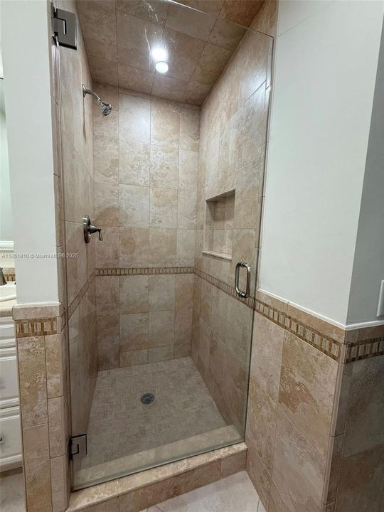 待售: $199,800 (2 贝兹, 2 浴室, 992 平方英尺)