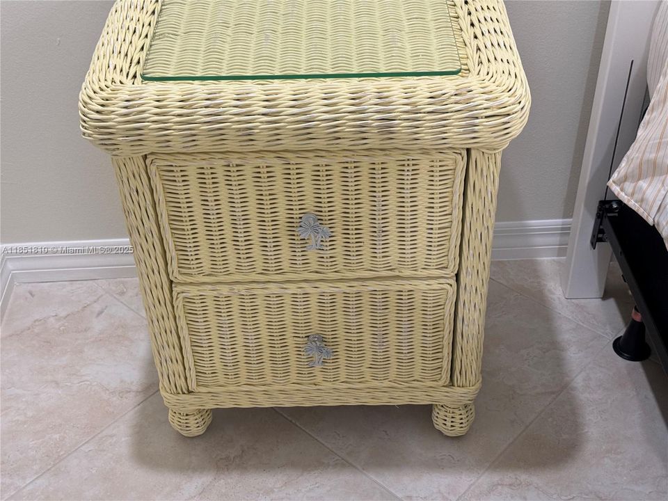 待售: $199,800 (2 贝兹, 2 浴室, 992 平方英尺)