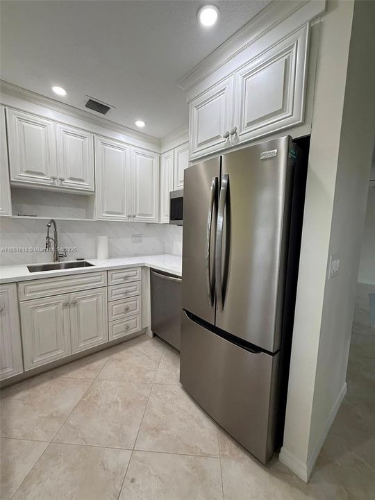 待售: $199,800 (2 贝兹, 2 浴室, 992 平方英尺)