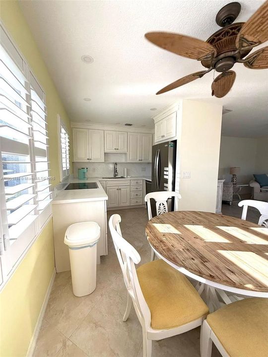 待售: $199,800 (2 贝兹, 2 浴室, 992 平方英尺)