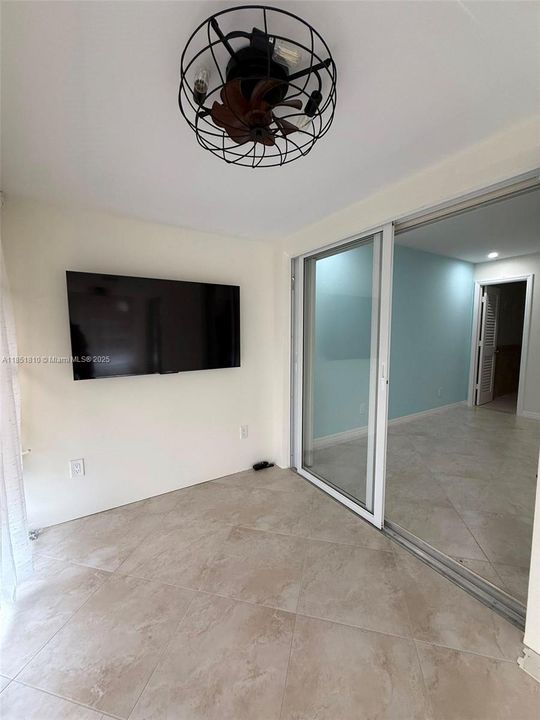 待售: $199,800 (2 贝兹, 2 浴室, 992 平方英尺)