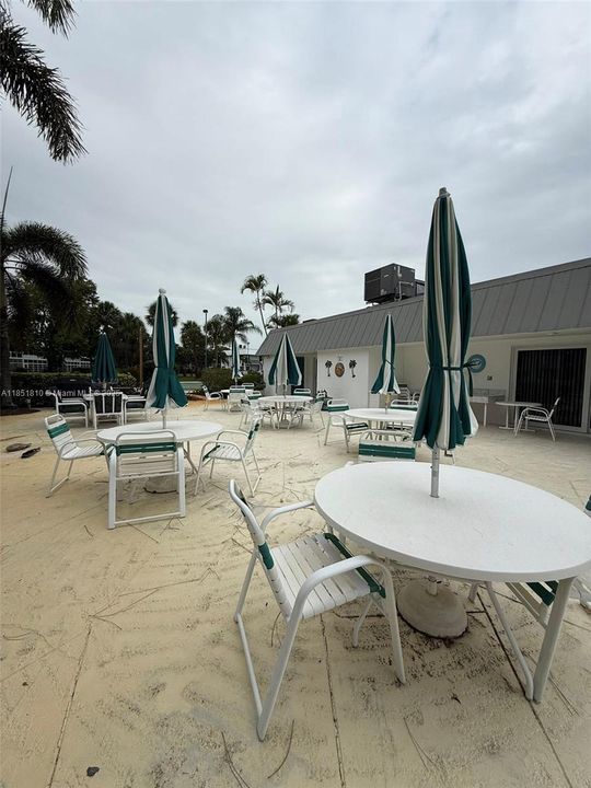 待售: $199,800 (2 贝兹, 2 浴室, 992 平方英尺)