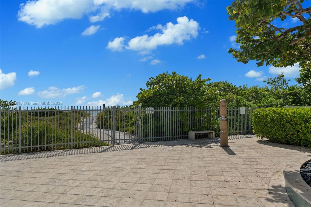 For Sale: $2,500,000 (4 beds, 3 baths, 1650 Square Feet)