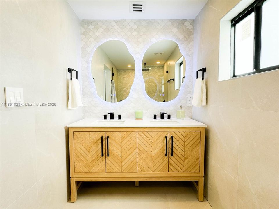 Active With Contract: $4,200 (3 beds, 2 baths, 1780 Square Feet)