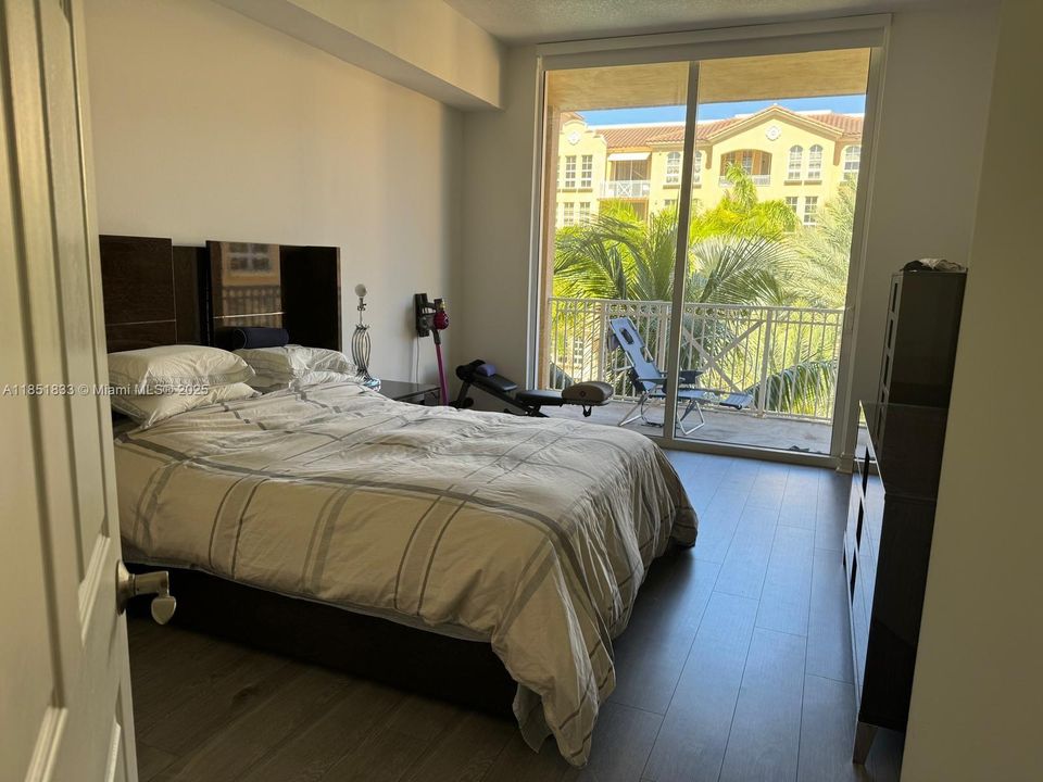 Recently Sold: $309,000 (1 beds, 1 baths, 836 Square Feet)