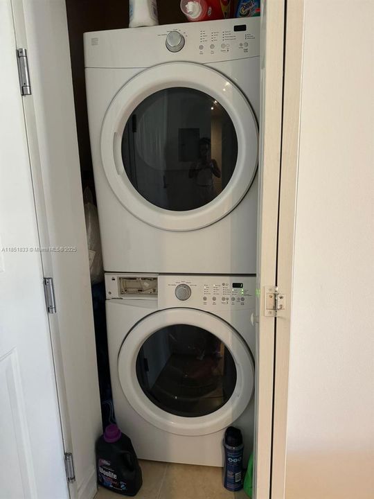 Recently Sold: $309,000 (1 beds, 1 baths, 836 Square Feet)