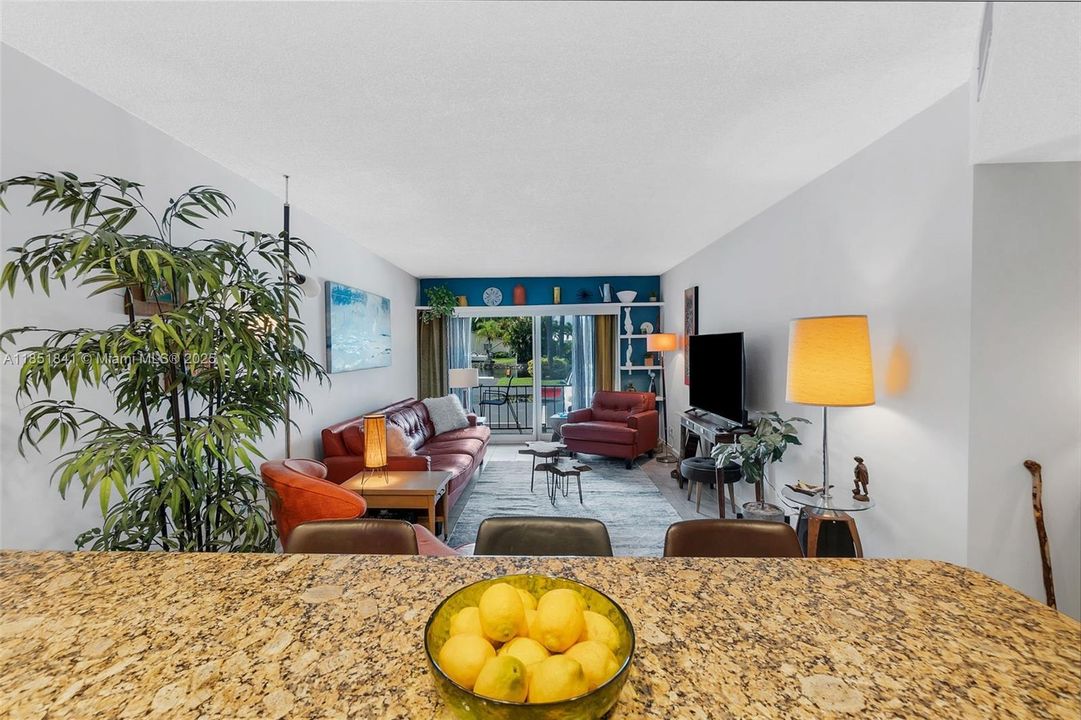 Vendido Recientemente: $299,000 (2 camas, 2 baños, 1000 Pies cuadrados)