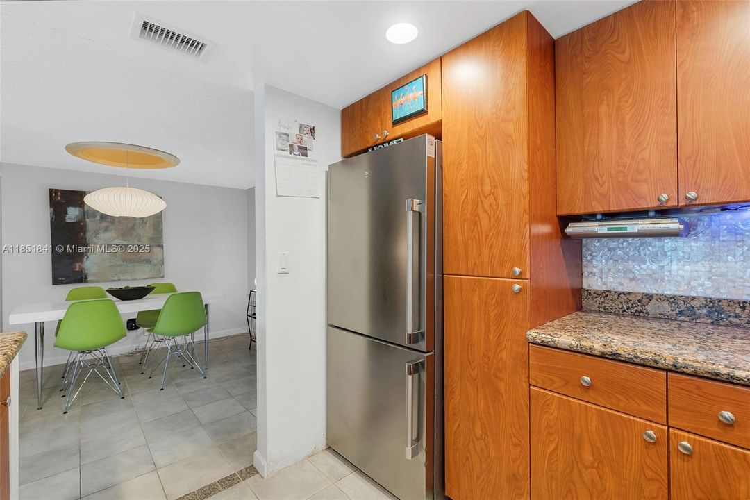 Vendido Recientemente: $299,000 (2 camas, 2 baños, 1000 Pies cuadrados)